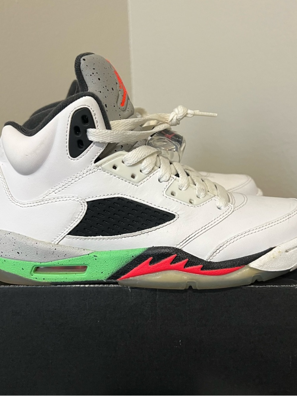 Jordan Air Jordan 5 Retro BG in White and Black with Green Accent - Picture 2 of 6